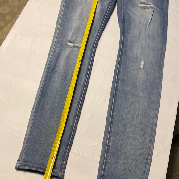 refuge women distressed jean size 6 blue color  in excellent condition - Picture 2 of 11
